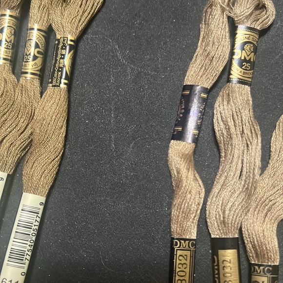 DMC embroidery yarn Made in France 50 skeins - Picture 9 of 9